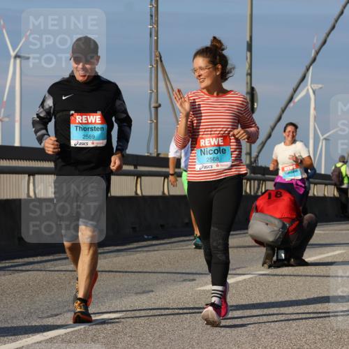 03.10.2025 - Köhlbrandbrückenlauf Strokosch-Dieckow http://msf.ph/oto/9123973 03.10.2025 10:03:19 Position 2 2569, 2568, 18 meine-sportfotos.de