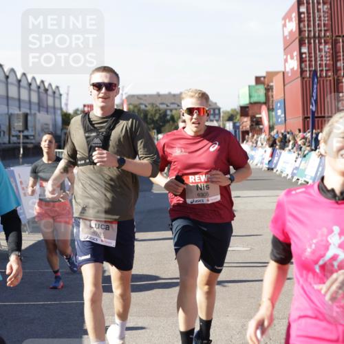 03.10.2025 - Köhlbrandbrückenlauf Jannik Wohlers http://msf.ph/oto/9123981 03.10.2025 13:05:58 Ziel 4066, 4290, 4302, 4327, 4328, 4335, 4336, 4413, 4643, 4761, 4954, 5096, 5764, 6158, 6214, 6305, 6510, 6533, 6631, 6642, 6720 meine-sportfotos.de