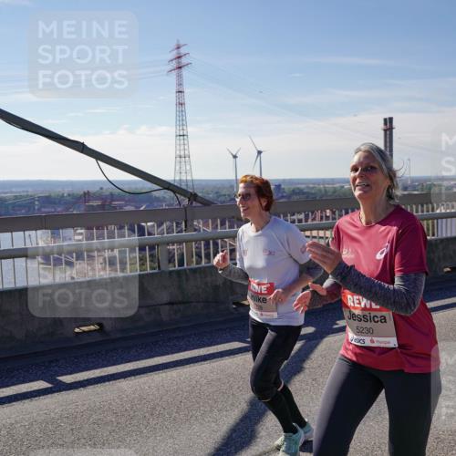 03.10.2025 - Köhlbrandbrückenlauf Michael Burmester http://msf.ph/oto/9123984 03.10.2025 13:06:49 Position 2 5228, 5230 meine-sportfotos.de