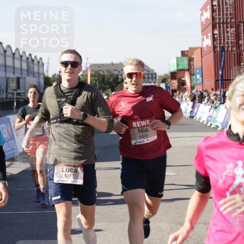 03.10.2025 - Köhlbrandbrückenlauf Jannik Wohlers http://msf.ph/oto/9123985 03.10.2025 13:05:59 Ziel 4066, 4290, 4302, 4327, 4328, 4335, 4336, 4413, 4643, 4761, 4954, 5096, 5764, 6158, 6214, 6305, 6510, 6533, 6642, 6720 meine-sportfotos.de