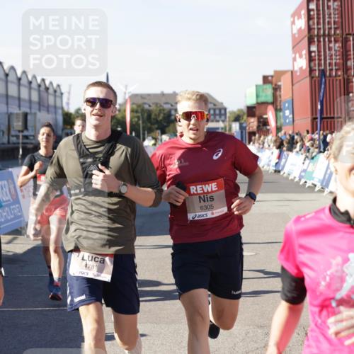 03.10.2025 - Köhlbrandbrückenlauf Jannik Wohlers http://msf.ph/oto/9123987 03.10.2025 13:05:59 Ziel 4066, 4290, 4302, 4327, 4328, 4335, 4336, 4413, 4643, 4761, 4954, 5096, 5764, 6158, 6214, 6305, 6510, 6533, 6642, 6720 meine-sportfotos.de