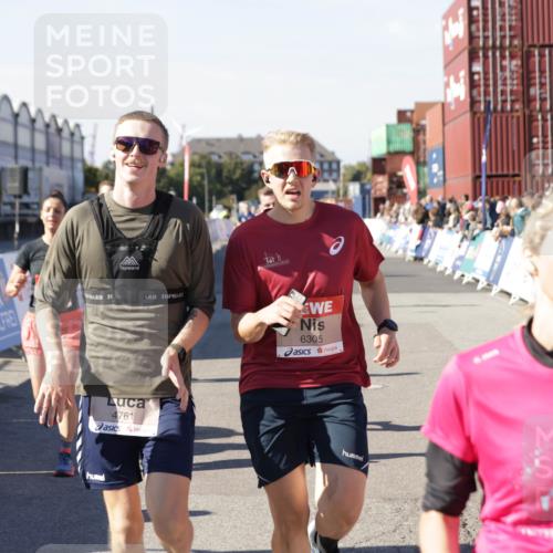 03.10.2025 - Köhlbrandbrückenlauf Jannik Wohlers http://msf.ph/oto/9123993 03.10.2025 13:05:59 Ziel 4066, 4290, 4302, 4327, 4328, 4335, 4336, 4413, 4643, 4761, 4954, 5096, 5764, 6158, 6214, 6305, 6510, 6533, 6642, 6720 meine-sportfotos.de
