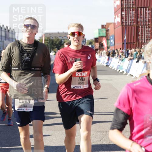 03.10.2025 - Köhlbrandbrückenlauf Jannik Wohlers http://msf.ph/oto/9124000 03.10.2025 13:05:59 Ziel 4066, 4290, 4302, 4327, 4328, 4335, 4336, 4413, 4643, 4761, 4954, 5096, 5764, 6158, 6214, 6305, 6510, 6533, 6642, 6720 meine-sportfotos.de