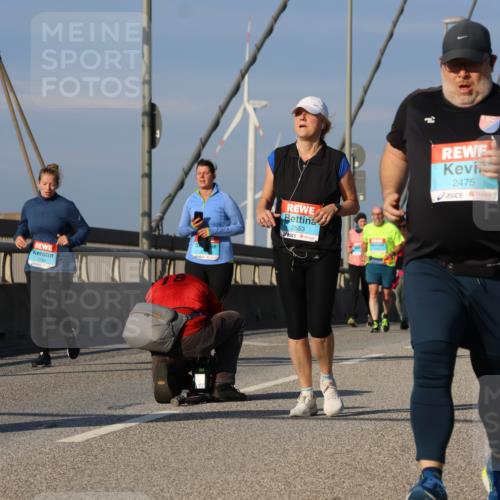 03.10.2025 - Köhlbrandbrückenlauf Strokosch-Dieckow http://msf.ph/oto/9124001 03.10.2025 10:03:23 Position 2 3453, 2553, 2475 meine-sportfotos.de