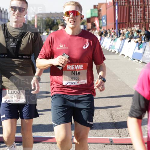 03.10.2025 - Köhlbrandbrückenlauf Jannik Wohlers http://msf.ph/oto/9124011 03.10.2025 13:05:59 Ziel 4066, 4290, 4302, 4327, 4328, 4335, 4336, 4413, 4643, 4761, 4954, 5096, 5764, 6158, 6214, 6305, 6510, 6533, 6642, 6720 meine-sportfotos.de