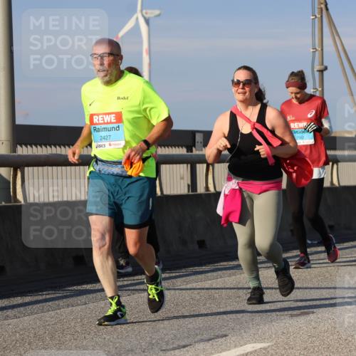 03.10.2025 - Köhlbrandbrückenlauf Strokosch-Dieckow http://msf.ph/oto/9124028 03.10.2025 10:03:36 Position 2 2427, 2062 meine-sportfotos.de