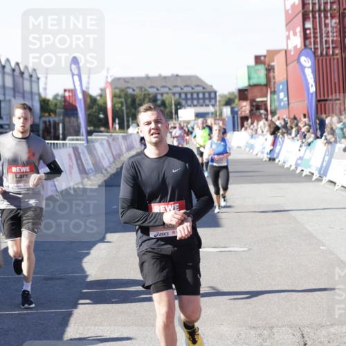 03.10.2025 - Köhlbrandbrückenlauf Jannik Wohlers http://msf.ph/oto/9124035 03.10.2025 13:06:00 Ziel 4302, 4327, 4328, 4335, 4336, 4413, 4643, 4761, 4954, 5096, 5764, 6158, 6214, 6305, 6510, 6533, 6720 meine-sportfotos.de