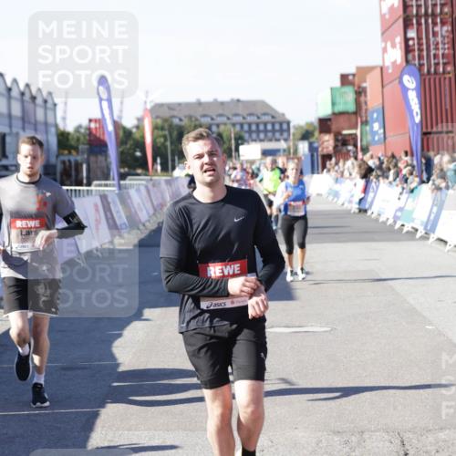 03.10.2025 - Köhlbrandbrückenlauf Jannik Wohlers http://msf.ph/oto/9124040 03.10.2025 13:06:00 Ziel 4302, 4327, 4328, 4335, 4336, 4413, 4643, 4761, 4954, 5096, 5764, 6158, 6214, 6305, 6510, 6533, 6720 meine-sportfotos.de