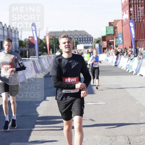 03.10.2025 - Köhlbrandbrückenlauf Jannik Wohlers http://msf.ph/oto/9124044 03.10.2025 13:06:00 Ziel 4302, 4327, 4328, 4335, 4336, 4413, 4643, 4761, 4954, 5096, 5764, 6158, 6214, 6305, 6510, 6533, 6720 meine-sportfotos.de