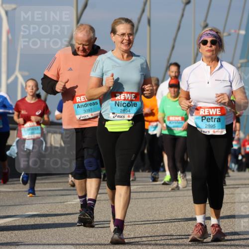 03.10.2025 - Köhlbrandbrückenlauf Strokosch-Dieckow http://msf.ph/oto/9124056 03.10.2025 10:03:47 Position 2 3097, 2894, 2895, 2741 meine-sportfotos.de