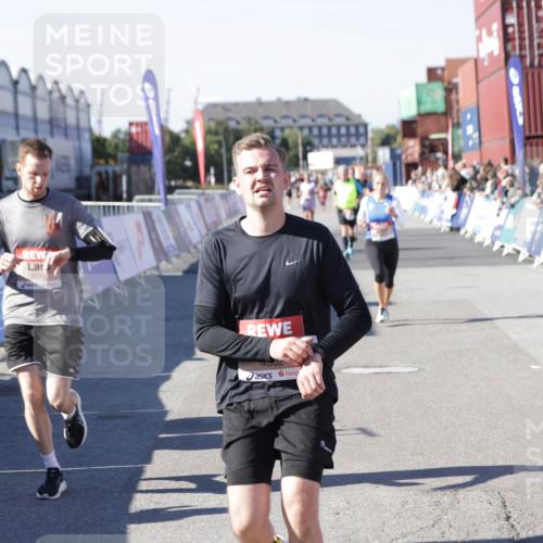 03.10.2025 - Köhlbrandbrückenlauf Jannik Wohlers http://msf.ph/oto/9124057 03.10.2025 13:06:01 Ziel 4302, 4327, 4328, 4643, 4761, 4954, 5096, 5764, 6158, 6214, 6305, 6510, 6533, 6720 meine-sportfotos.de