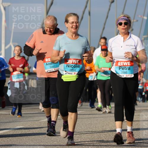 03.10.2025 - Köhlbrandbrückenlauf Strokosch-Dieckow http://msf.ph/oto/9124059 03.10.2025 10:03:47 Position 2 3097, 2894, 2895, 2741 meine-sportfotos.de