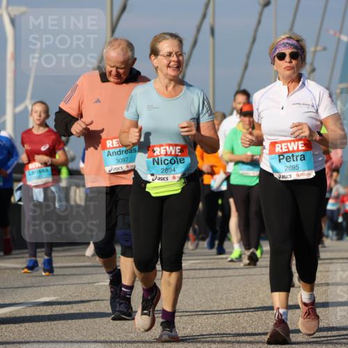 03.10.2025 - Köhlbrandbrückenlauf Strokosch-Dieckow http://msf.ph/oto/9124062 03.10.2025 10:03:47 Position 2 3097, 2894, 2895, 2741 meine-sportfotos.de