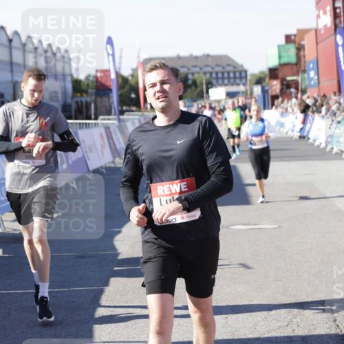 03.10.2025 - Köhlbrandbrückenlauf Jannik Wohlers http://msf.ph/oto/9124064 03.10.2025 13:06:01 Ziel 4302, 4327, 4328, 4643, 4761, 4954, 5096, 5764, 6158, 6214, 6305, 6510, 6533, 6720 meine-sportfotos.de