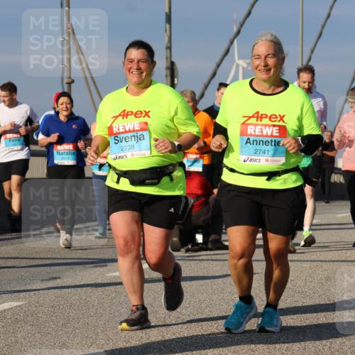 03.10.2025 - Köhlbrandbrückenlauf Strokosch-Dieckow http://msf.ph/oto/9124089 03.10.2025 10:03:54 Position 2 30, 2738, 2474, 2741 meine-sportfotos.de
