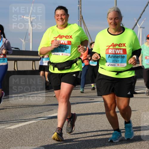 03.10.2025 - Köhlbrandbrückenlauf Strokosch-Dieckow http://msf.ph/oto/9124095 03.10.2025 10:03:55 Position 2 2738, 2530, 2085, 2741 meine-sportfotos.de