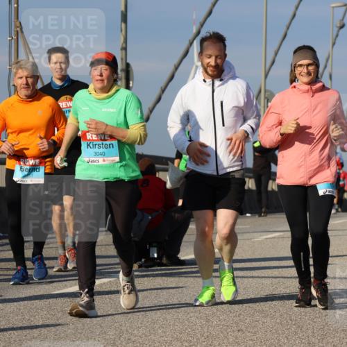 03.10.2025 - Köhlbrandbrückenlauf Strokosch-Dieckow http://msf.ph/oto/9124104 03.10.2025 10:03:56 Position 2 3552, 3040, 2348 meine-sportfotos.de
