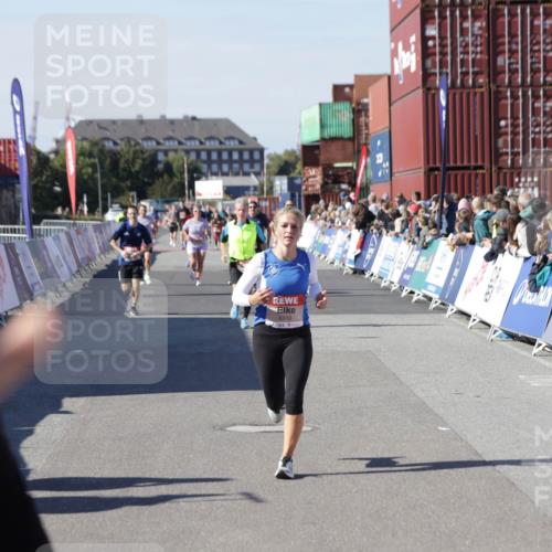 03.10.2025 - Köhlbrandbrückenlauf Jannik Wohlers http://msf.ph/oto/9124108 03.10.2025 13:06:03 Ziel 4302, 4327, 4328, 4504, 4635, 4761, 4954, 5096, 5764, 6158, 6214, 6305, 6510, 6533, 6720 meine-sportfotos.de