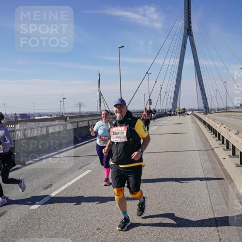03.10.2025 - Köhlbrandbrückenlauf Michael Burmester http://msf.ph/oto/9124110 03.10.2025 13:06:59 Position 2 4906 meine-sportfotos.de