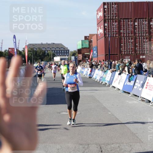 03.10.2025 - Köhlbrandbrückenlauf Jannik Wohlers http://msf.ph/oto/9124115 03.10.2025 13:06:03 Ziel 4302, 4327, 4328, 4504, 4635, 4761, 4954, 5096, 5764, 6158, 6214, 6305, 6510, 6533, 6720 meine-sportfotos.de
