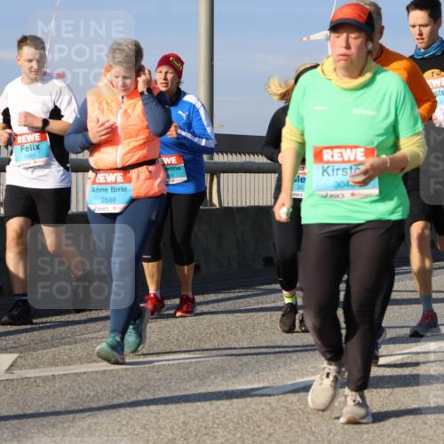 03.10.2025 - Köhlbrandbrückenlauf Strokosch-Dieckow http://msf.ph/oto/9124122 03.10.2025 10:03:59 Position 2 1981, 2688, 080, 35, 304 meine-sportfotos.de