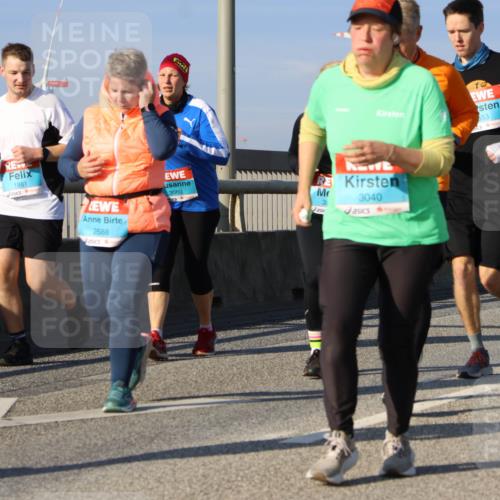 03.10.2025 - Köhlbrandbrückenlauf Strokosch-Dieckow http://msf.ph/oto/9124127 03.10.2025 10:03:59 Position 2 1981, 2688, 553, 3080, 3, 3040 meine-sportfotos.de