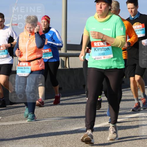 03.10.2025 - Köhlbrandbrückenlauf Strokosch-Dieckow http://msf.ph/oto/9124129 03.10.2025 10:03:59 Position 2 1981, 2688, 3080, 3040, 3553 meine-sportfotos.de