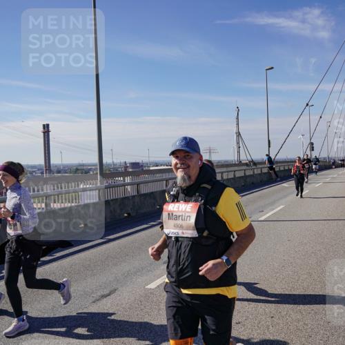 03.10.2025 - Köhlbrandbrückenlauf Michael Burmester http://msf.ph/oto/9124132 03.10.2025 13:07:00 Position 2 4906 meine-sportfotos.de