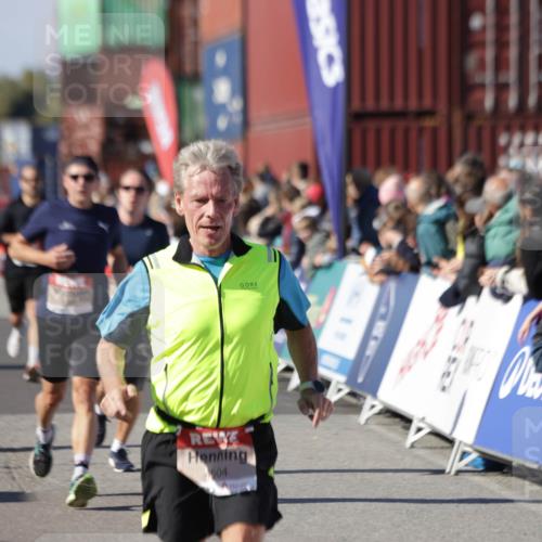 03.10.2025 - Köhlbrandbrückenlauf Jannik Wohlers http://msf.ph/oto/9124166 03.10.2025 13:06:07 Ziel 4302, 4327, 4328, 4504, 4635, 4738, 4761, 4954, 5096, 6158, 6222, 6224, 6305, 6323, 6356, 6510 meine-sportfotos.de
