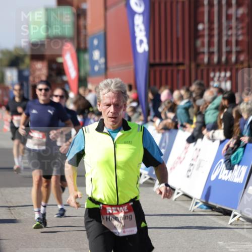 03.10.2025 - Köhlbrandbrückenlauf Jannik Wohlers http://msf.ph/oto/9124178 03.10.2025 13:06:07 Ziel 4302, 4327, 4328, 4504, 4635, 4738, 4761, 4954, 5096, 6158, 6222, 6224, 6305, 6323, 6356, 6510 meine-sportfotos.de