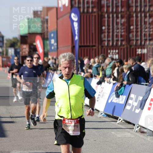 03.10.2025 - Köhlbrandbrückenlauf Jannik Wohlers http://msf.ph/oto/9124189 03.10.2025 13:06:08 Ziel 4302, 4504, 4635, 4738, 4954, 5096, 6158, 6222, 6224, 6305, 6323, 6356, 6510 meine-sportfotos.de