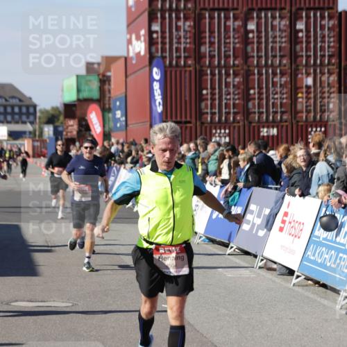 03.10.2025 - Köhlbrandbrückenlauf Jannik Wohlers http://msf.ph/oto/9124197 03.10.2025 13:06:08 Ziel 4302, 4504, 4635, 4738, 4954, 5096, 6158, 6222, 6224, 6305, 6323, 6356, 6510 meine-sportfotos.de