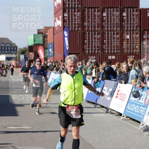 03.10.2025 - Köhlbrandbrückenlauf Jannik Wohlers http://msf.ph/oto/9124199 03.10.2025 13:06:08 Ziel 4302, 4504, 4635, 4738, 4954, 5096, 6158, 6222, 6224, 6305, 6323, 6356, 6510 meine-sportfotos.de
