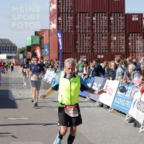 03.10.2025 - Köhlbrandbrückenlauf Jannik Wohlers http://msf.ph/oto/9124205 03.10.2025 13:06:08 Ziel 4302, 4504, 4635, 4738, 4954, 5096, 6158, 6222, 6224, 6305, 6323, 6356, 6510 meine-sportfotos.de