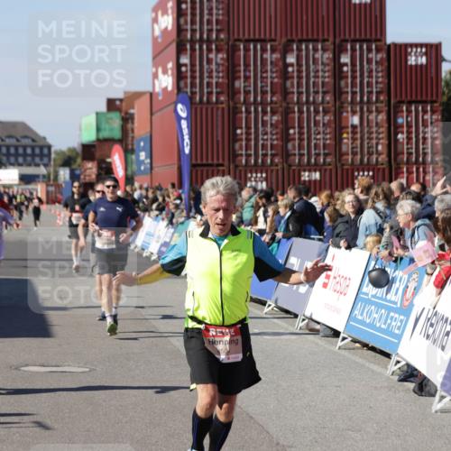 03.10.2025 - Köhlbrandbrückenlauf Jannik Wohlers http://msf.ph/oto/9124208 03.10.2025 13:06:08 Ziel 4302, 4504, 4635, 4738, 4954, 5096, 6158, 6222, 6224, 6305, 6323, 6356, 6510 meine-sportfotos.de