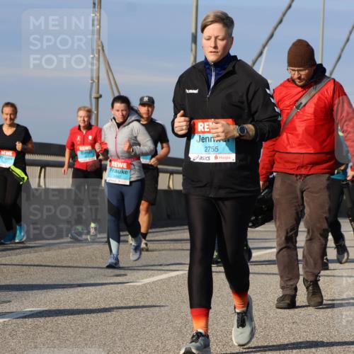 03.10.2025 - Köhlbrandbrückenlauf Strokosch-Dieckow http://msf.ph/oto/9124215 03.10.2025 10:04:17 Position 2 3442, 2755 meine-sportfotos.de
