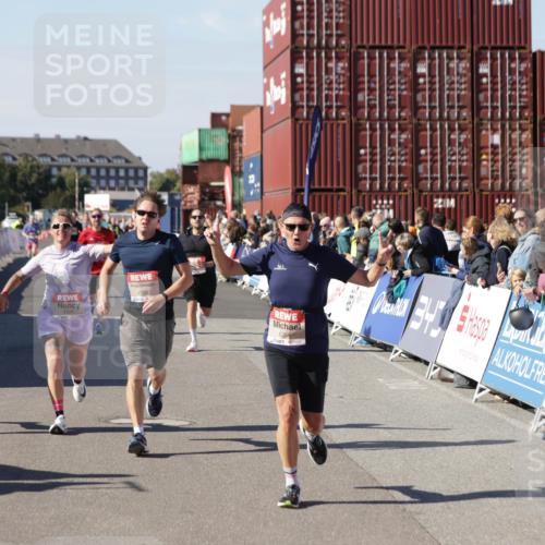 03.10.2025 - Köhlbrandbrückenlauf Jannik Wohlers http://msf.ph/oto/9124227 03.10.2025 13:06:10 Ziel 4504, 4635, 4738, 5096, 6222, 6224, 6323, 6356, 6510, 6850 meine-sportfotos.de