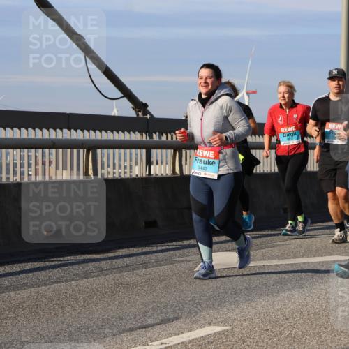 03.10.2025 - Köhlbrandbrückenlauf Strokosch-Dieckow http://msf.ph/oto/9124228 03.10.2025 10:04:21 Position 2 10, 3442, 3437 meine-sportfotos.de