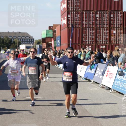 03.10.2025 - Köhlbrandbrückenlauf Jannik Wohlers http://msf.ph/oto/9124233 03.10.2025 13:06:10 Ziel 4504, 4635, 4738, 5096, 6222, 6224, 6323, 6356, 6510, 6850 meine-sportfotos.de