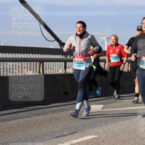 03.10.2025 - Köhlbrandbrückenlauf Strokosch-Dieckow http://msf.ph/oto/9124237 03.10.2025 10:04:21 Position 2 3442, 3437 meine-sportfotos.de