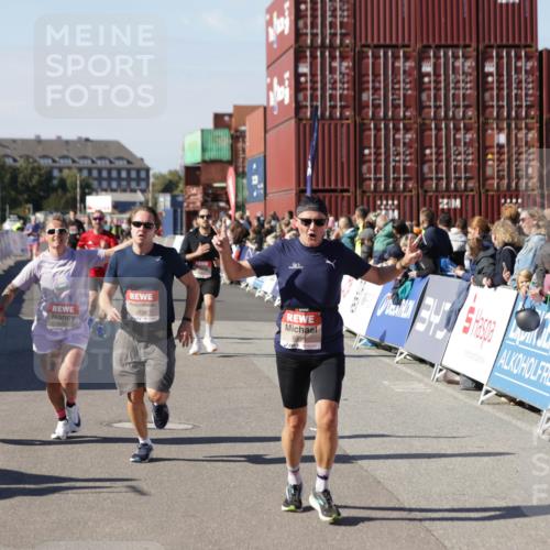 03.10.2025 - Köhlbrandbrückenlauf Jannik Wohlers http://msf.ph/oto/9124238 03.10.2025 13:06:10 Ziel 4504, 4635, 4738, 5096, 6222, 6224, 6323, 6356, 6510, 6850 meine-sportfotos.de