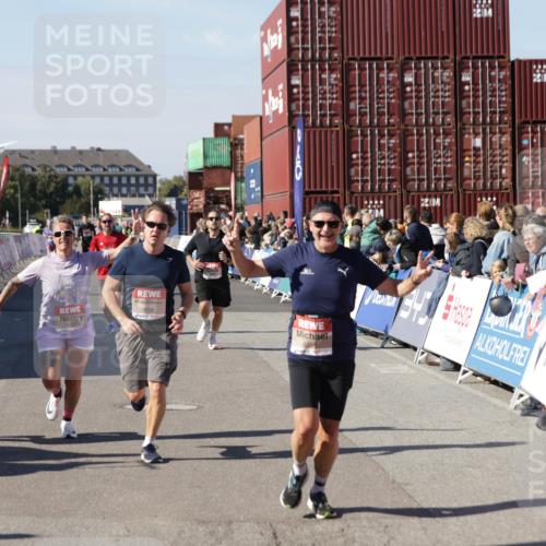 03.10.2025 - Köhlbrandbrückenlauf Jannik Wohlers http://msf.ph/oto/9124253 03.10.2025 13:06:11 Ziel 4504, 4635, 4738, 5096, 6222, 6224, 6323, 6356, 6510, 6850 meine-sportfotos.de