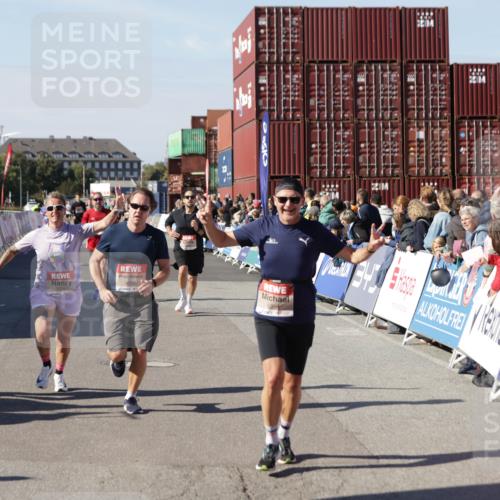 03.10.2025 - Köhlbrandbrückenlauf Jannik Wohlers http://msf.ph/oto/9124255 03.10.2025 13:06:11 Ziel 4504, 4635, 4738, 5096, 6222, 6224, 6323, 6356, 6510, 6850 meine-sportfotos.de