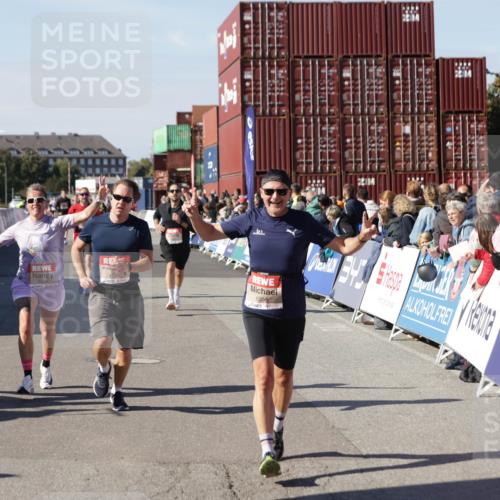 03.10.2025 - Köhlbrandbrückenlauf Jannik Wohlers http://msf.ph/oto/9124257 03.10.2025 13:06:11 Ziel 4504, 4635, 4738, 5096, 6222, 6224, 6323, 6356, 6510, 6850 meine-sportfotos.de