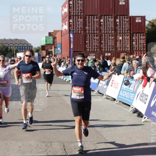 03.10.2025 - Köhlbrandbrückenlauf Jannik Wohlers http://msf.ph/oto/9124263 03.10.2025 13:06:11 Ziel 4504, 4635, 4738, 5096, 6222, 6224, 6323, 6356, 6510, 6850 meine-sportfotos.de