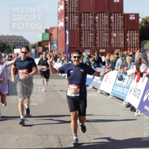 03.10.2025 - Köhlbrandbrückenlauf Jannik Wohlers http://msf.ph/oto/9124268 03.10.2025 13:06:11 Ziel 4504, 4635, 4738, 5096, 6222, 6224, 6323, 6356, 6510, 6850 meine-sportfotos.de