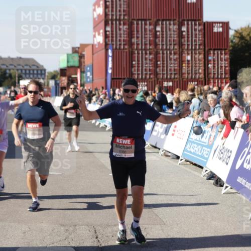 03.10.2025 - Köhlbrandbrückenlauf Jannik Wohlers http://msf.ph/oto/9124273 03.10.2025 13:06:11 Ziel 4504, 4635, 4738, 5096, 6222, 6224, 6323, 6356, 6510, 6850 meine-sportfotos.de