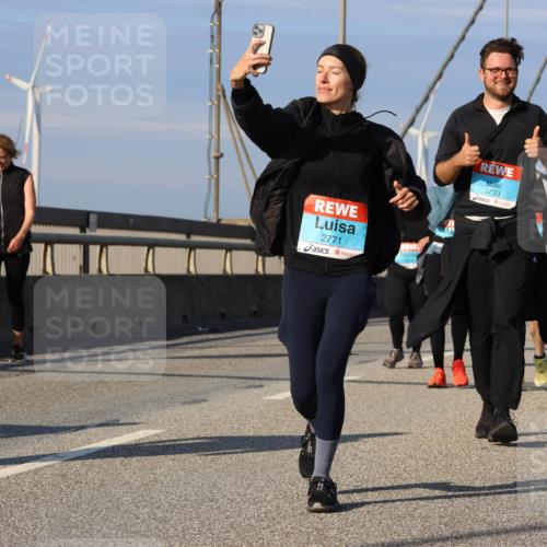03.10.2025 - Köhlbrandbrückenlauf Strokosch-Dieckow http://msf.ph/oto/9124275 03.10.2025 10:04:39 Position 2 2771, 3733, 3588 meine-sportfotos.de