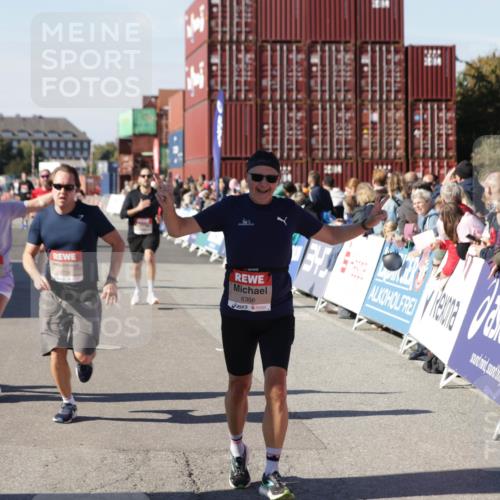 03.10.2025 - Köhlbrandbrückenlauf Jannik Wohlers http://msf.ph/oto/9124276 03.10.2025 13:06:11 Ziel 4504, 4635, 4738, 5096, 6222, 6224, 6323, 6356, 6510, 6850 meine-sportfotos.de