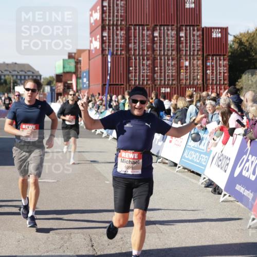 03.10.2025 - Köhlbrandbrückenlauf Jannik Wohlers http://msf.ph/oto/9124286 03.10.2025 13:06:11 Ziel 4504, 4635, 4738, 5096, 6222, 6224, 6323, 6356, 6510, 6850 meine-sportfotos.de